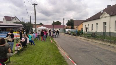 První dva závodníci, kteří nejrychleji zvládli nástrahy tratě a pořadatelů.