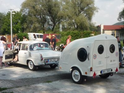 Prej tohle musíme vyzkoušet, nenápadně tam zalezli Kamiláci a mám takový tušení, že tam zplodili další Kamiláče.