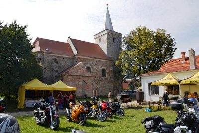Tohle není reklama na místní svatostánek, to se už nenápadně shlukujem u rožně, připravení na okamžitý útok.