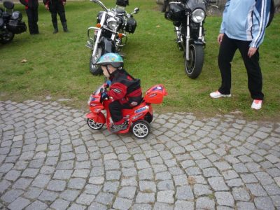Po autogramiádě a focení v plné palbě. Tři sta z místa a čtyři sta z kopce.