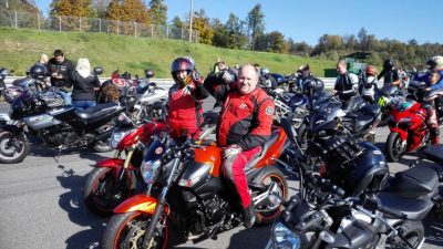 Někteří nekonečné čekání brali kladně, jiní záporně.