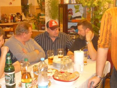 A duli a duli a duli. Co? Prej už su dost starej a vyježděnej, že bych mohl přejít na čopra a dát se k nim do party.