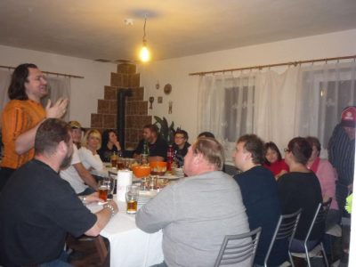 Žádný medaile, to byl proslov šéfa akce. Mít v ruce taktovku, byl by dost podobnej Aramu Chačaturjanovi, nemyslíte???