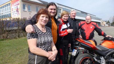 A po důrazné domluvě a pohrožení dolámanou pěstí je vše v pořádku. Nebo že by tolerance z lítosti?