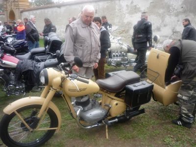 Nebýt téhle Bobovy vypiplané krásy, nebylo tady až tak moc na co koukat.