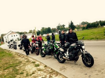 20km na okruh Velké ceny Brna se na jeden zátah prostě zvládnout nedalo, takže nutná přestávka v průběhu přesunu.