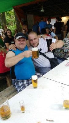 Soutěž o největšího kaliče prázdnin vyhrál bezedný kukuruznik.  Holt čtyři žaludky jsou na něco výhoda.