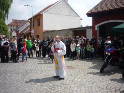 A to už ivančický žehnání v plném proudu.