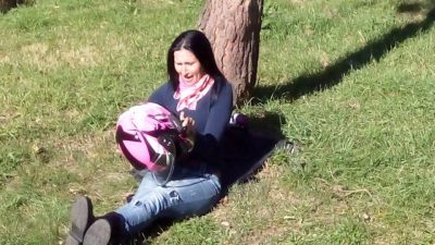 A po odmaskování se z mimozemšťana vyklubala Lenka. To jsme si oddechli. Ta zeměkouli určitě nedobyla, ta akorát sem tam dobije Luboše.