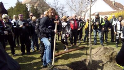 Událost, kterou svět neviděl, skoro osmý div světa, kolega Barnabáš si sáhl na práci, nééé, že by makal, jen si sáhl, prý to byla dřina jak sviňa. Nikdy více !!!!