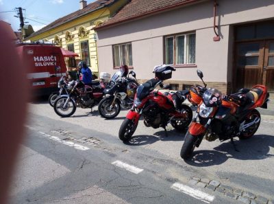 Silůvky, to už je taky skoro povinnost, podpořit skoro sousedy.