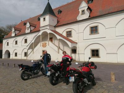 Ve Slupu, sice už po několikáté, ale udělali tam hezkou venkovní pergolu s posezením, takže změna k lepšímu.