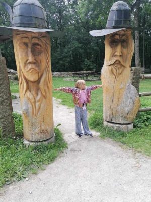 ...mávnutím kouzelnýho proutku z nich byl hradní skřítek.